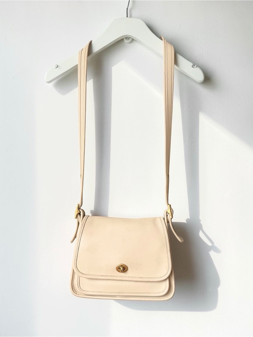 ✅Sold ✅Vintage Coach Rambler Legacy Bag 9061 Bone Purse - Picture 2 of 12